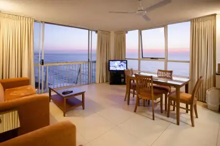 Chateau Beachside Resort - 6