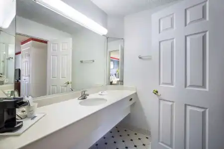Americas Best Value Inn - 7