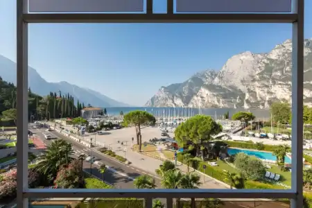 Lake Front Mirage - 16