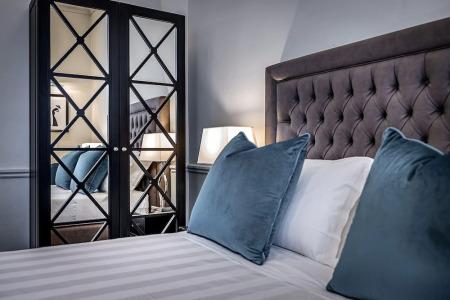 Ungherese Small Luxury - 34