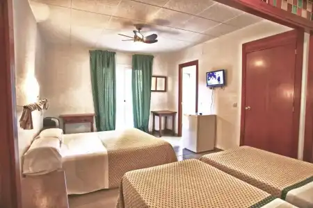 Hostal Isabel - 36