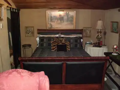 The Stone Hedge B&B - 6