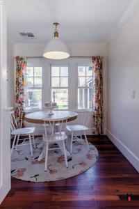 Remodeled 1920s Bungalow & Retro Casita - 28