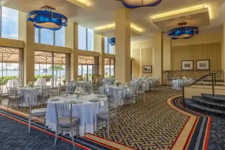 Sheraton Norfolk Waterside - 38