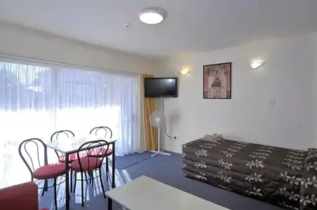 Fenton Court Motel - 56