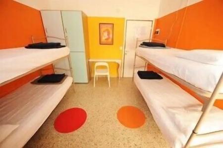 Sunflower Beach Backpacker Hostel - 43