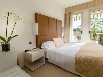 Continental Wellness & Spa - 37