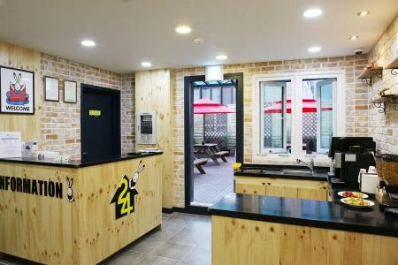 24 Guesthouse Myeongdong Avenue - 17
