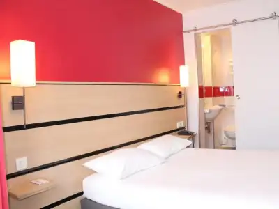 Hôtel Kyriad Paris 10 — Canal Saint Martin-République - 40