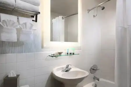 Catamaran Resort and Spa - 6