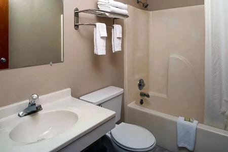 Super 8 by Wyndham Omaha NE - 16