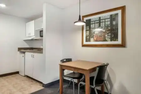 Birch Hill Suites - Lakeland - 39