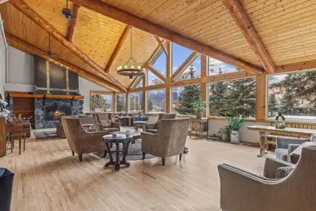 Canmore Rocky Mountain Inn - 12