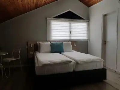 Airport Guest House - 42