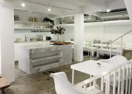 Everyday Sunday Social Hostel - 9