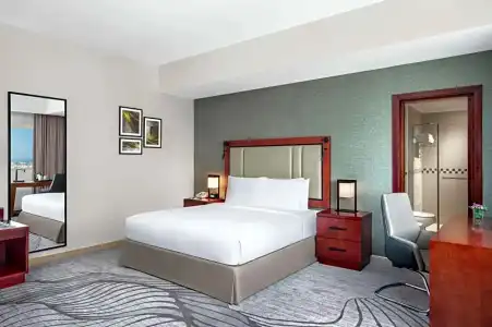 DoubleTree by Hilton - 34