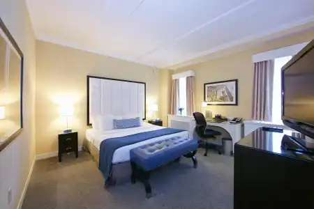 Warwick Allerton - Chicago - 17