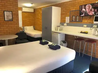 Bosuns Inn Motel - 25