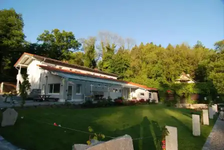 Busses Guesthouse - 16