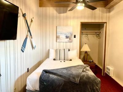Breakers Boutique Inn - 52