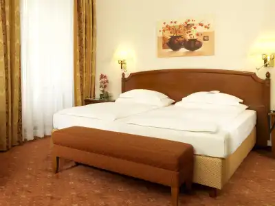 Stefanie - Vienna's Oldest - 37