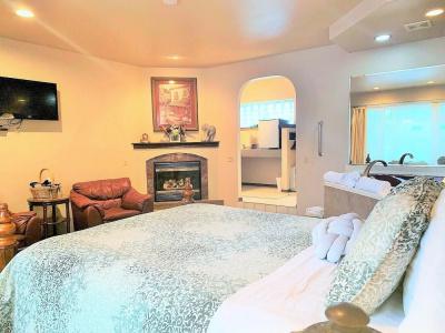 Breakers Boutique Inn - 104