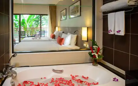 Deevana Plaza Phuket - 11