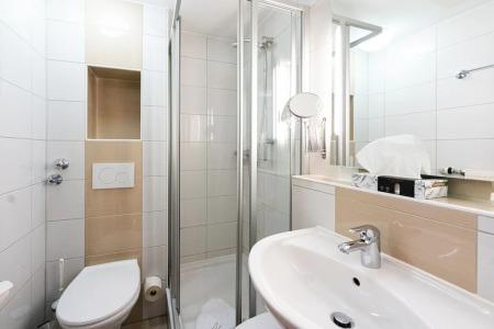 Bernstein Acamed Resort - 17