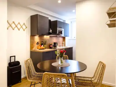 Melter & Apartments - a Neighborhood - 108