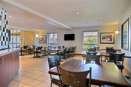 Super 8 by Wyndham Trois-Rivieres - 16