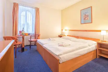Carl Inn - 5