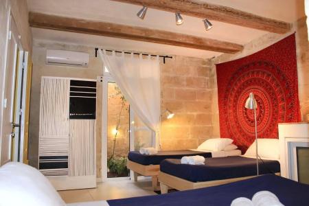 Two Pillows Boutique Hostel - 27