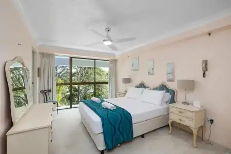 Gemini Court Holiday Apartments - 324