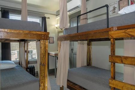 Gardner & Hostel - 75