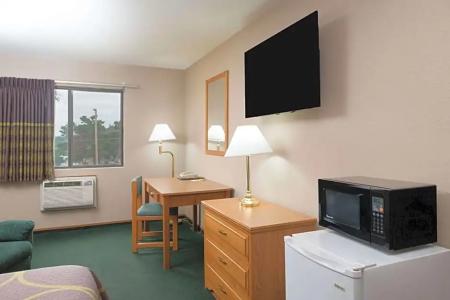 Super 8 by Wyndham Omaha NE - 15
