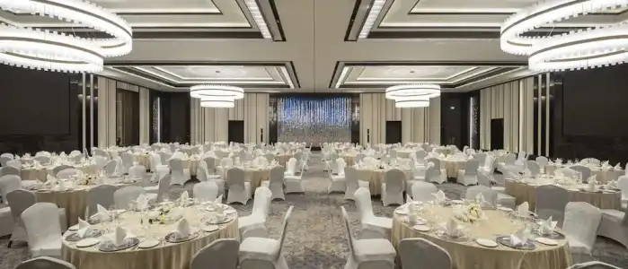 DoubleTree by Hilton - 23