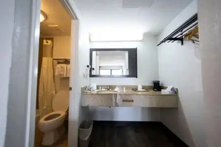 Ocean Breeze Inn - 22