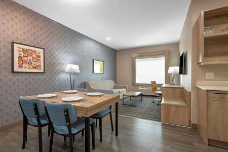The Glam Boutique & Apt - 109