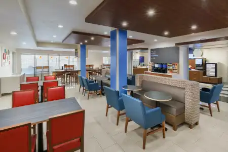 Holiday Inn Express & Suites Oakhurst - Yosemite Park Area by IHG - 19