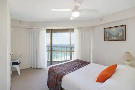 Burleigh Esplanade Beachfront Apartments - 6