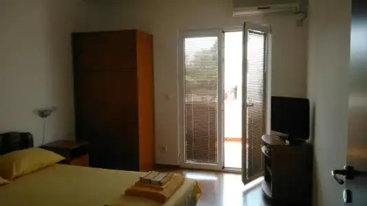 Lyon Apartments - 28