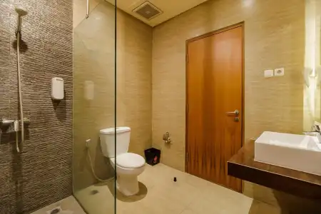 RedDoorz Plus near Ancol - 9