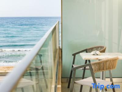 Batis Aero Beachfront Wellbeing - 37
