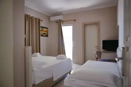 Andi - 29