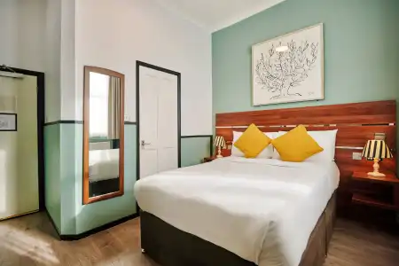 Huttons, Victoria London - 14