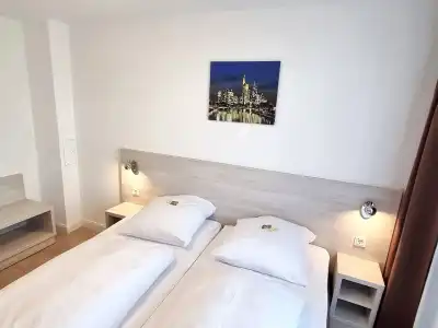 Adler Frankfurt - 2