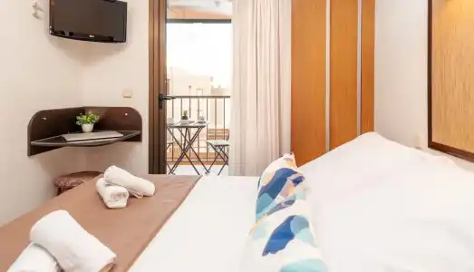 Eden Mar - 38