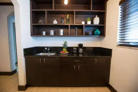 Lincoln Arms Suites - 25
