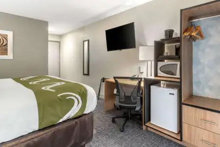 Days Inn by Wyndham San Antonio Downtown - 2