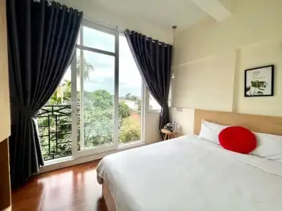Hue Four Seasons - 33